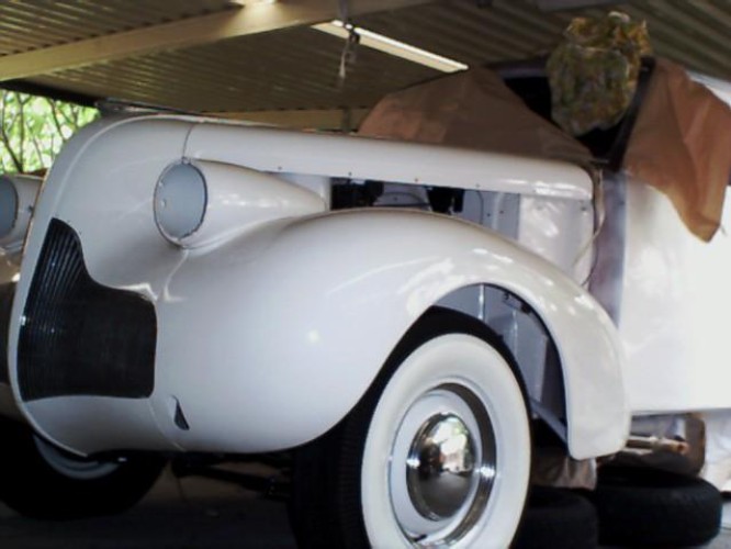 1939 Model 41, Sedan (Holden Body)